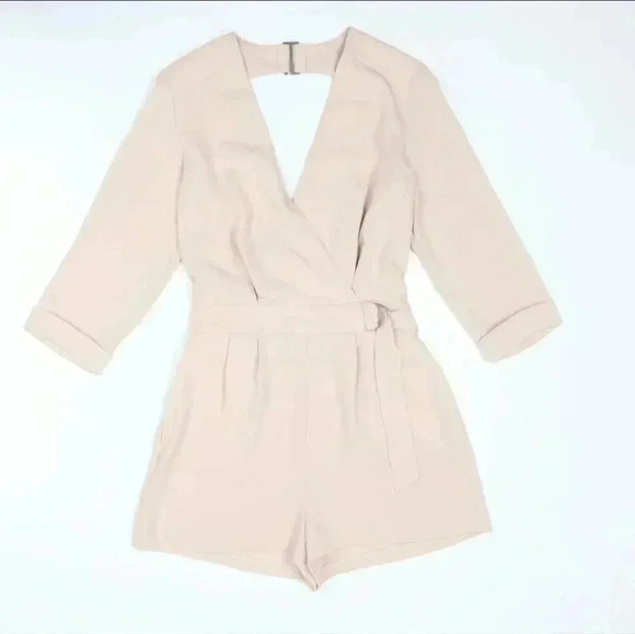 L'atiste by Amy baby pink cutout back d-ring belted v-neck romper playsuit - Picture 4 of 6